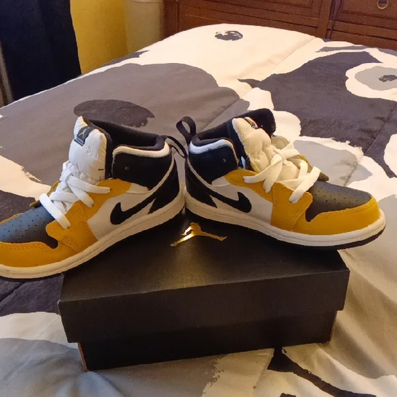 Jordan Kids High-Top Sneakers - Yellow, Black, White